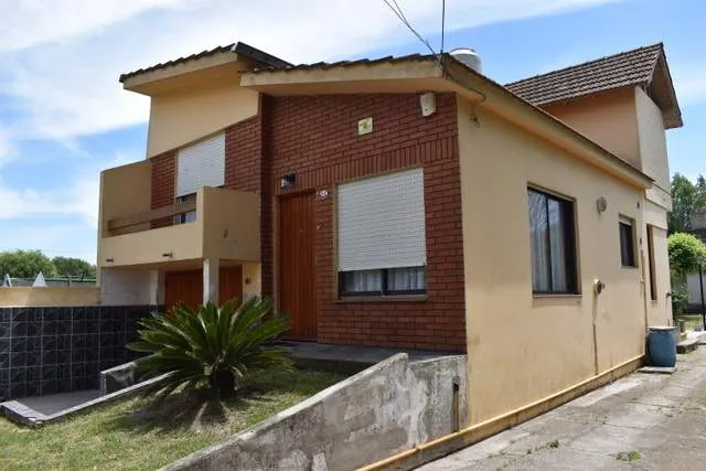 CASA Y DEPARTAMENTO DE DOS AMBIENTES