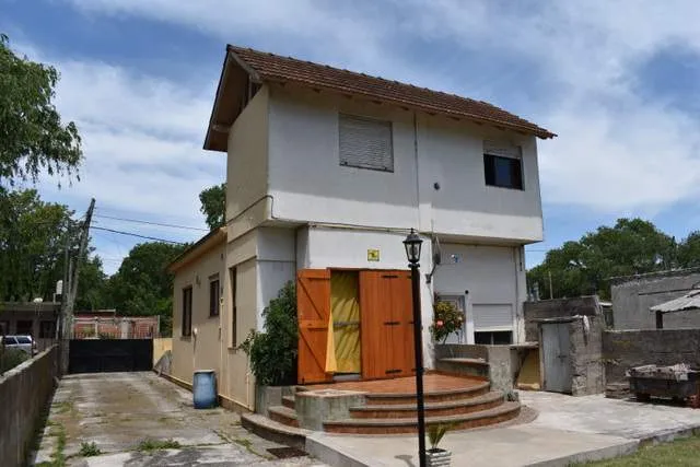 CASA Y DEPARTAMENTO DE DOS AMBIENTES