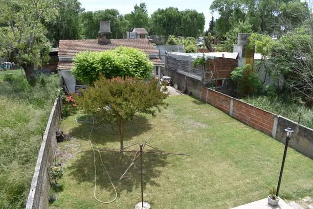CASA Y DEPARTAMENTO DE DOS AMBIENTES