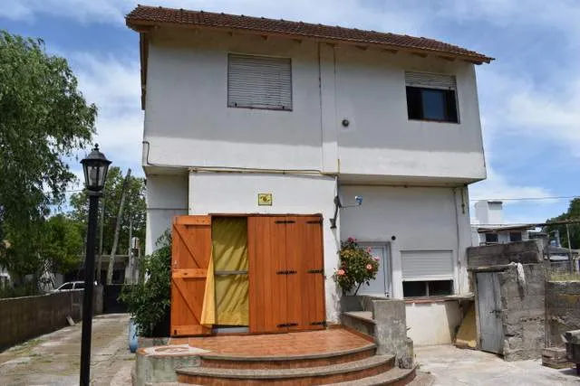 CASA Y DEPARTAMENTO DE DOS AMBIENTES