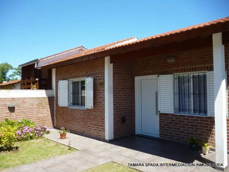 CASA SOLA EN LOTE