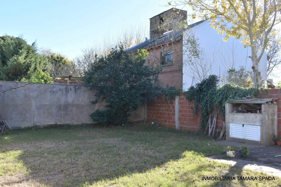 CASA SOLA EN LOTE
