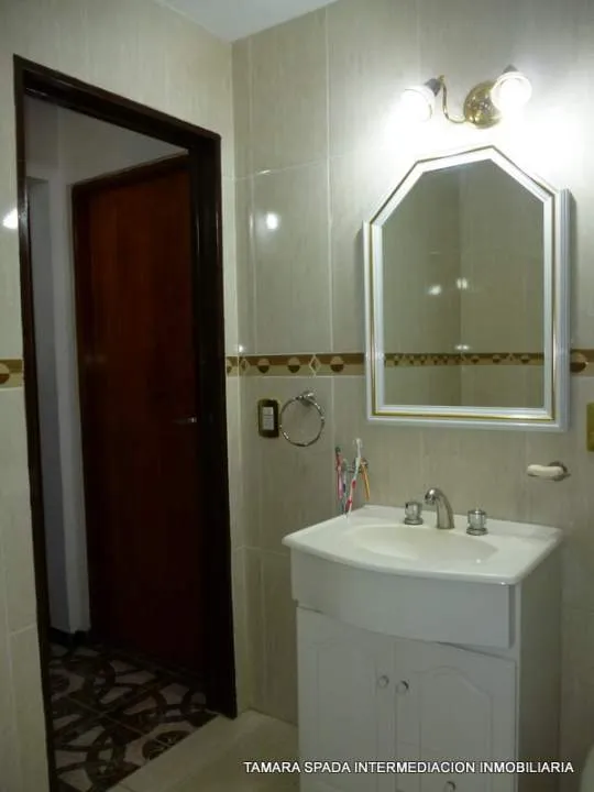 CASA SOLA EN LOTE