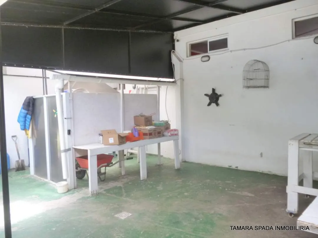 LOCAL CON VIVIENDA SOBRE AV 33