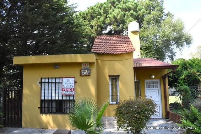 CASA Y MONOAMBIENTE EN BARRIO PARQUE, CERCA DE ESCUELAS.