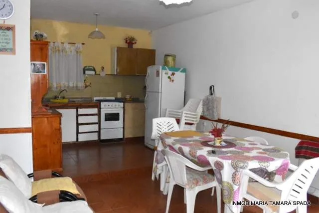 CASA Y MONOAMBIENTE EN BARRIO PARQUE, CERCA DE ESCUELAS.