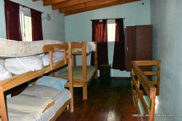 CASA Y MONOAMBIENTE EN BARRIO PARQUE, CERCA DE ESCUELAS.