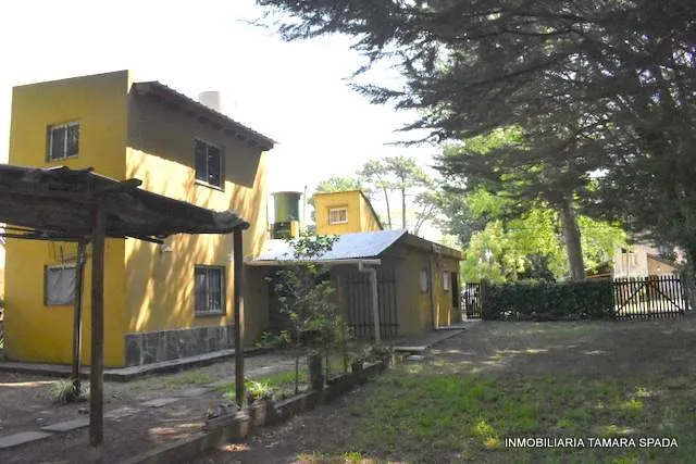CASA Y MONOAMBIENTE EN BARRIO PARQUE, CERCA DE ESCUELAS.