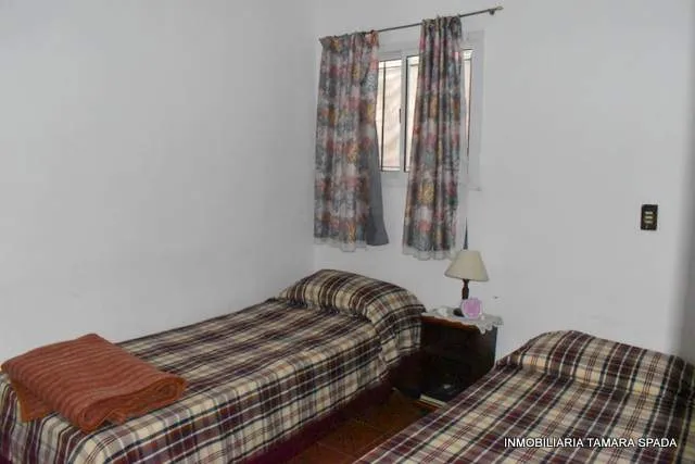 CASA Y MONOAMBIENTE EN BARRIO PARQUE, CERCA DE ESCUELAS.