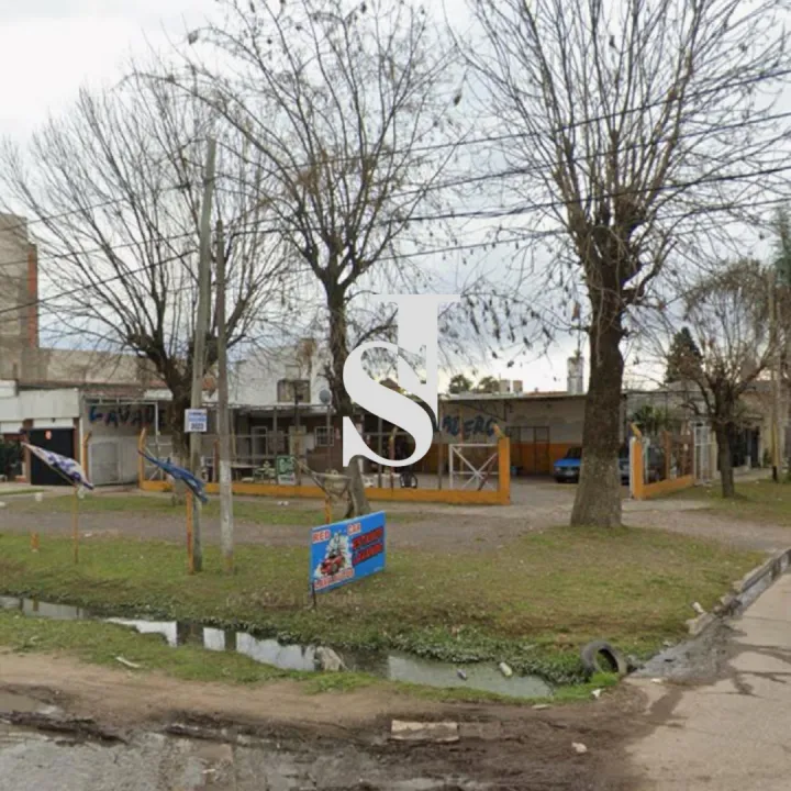 Excelente Esquina Comercial sobre ruta 7