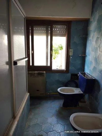 LOCAL CON VIVIENDA EN ZONA COMERCIAL