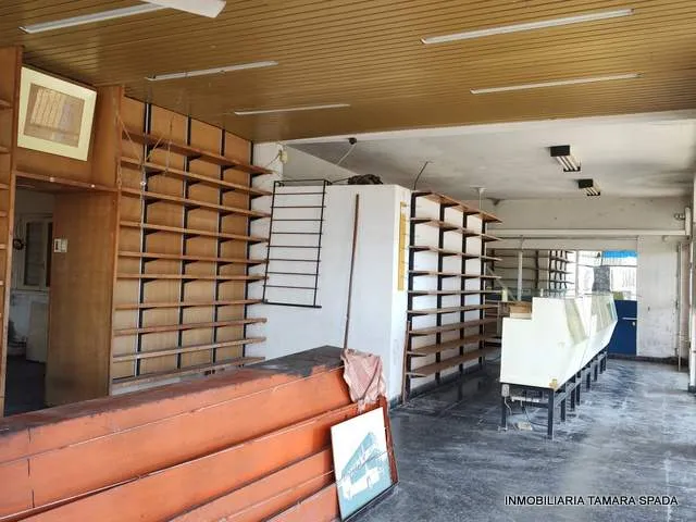 LOCAL CON VIVIENDA EN ZONA COMERCIAL