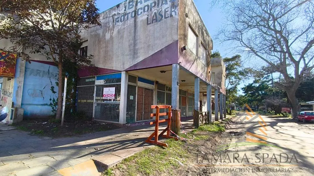 LOCAL CON VIVIENDA EN ZONA COMERCIAL