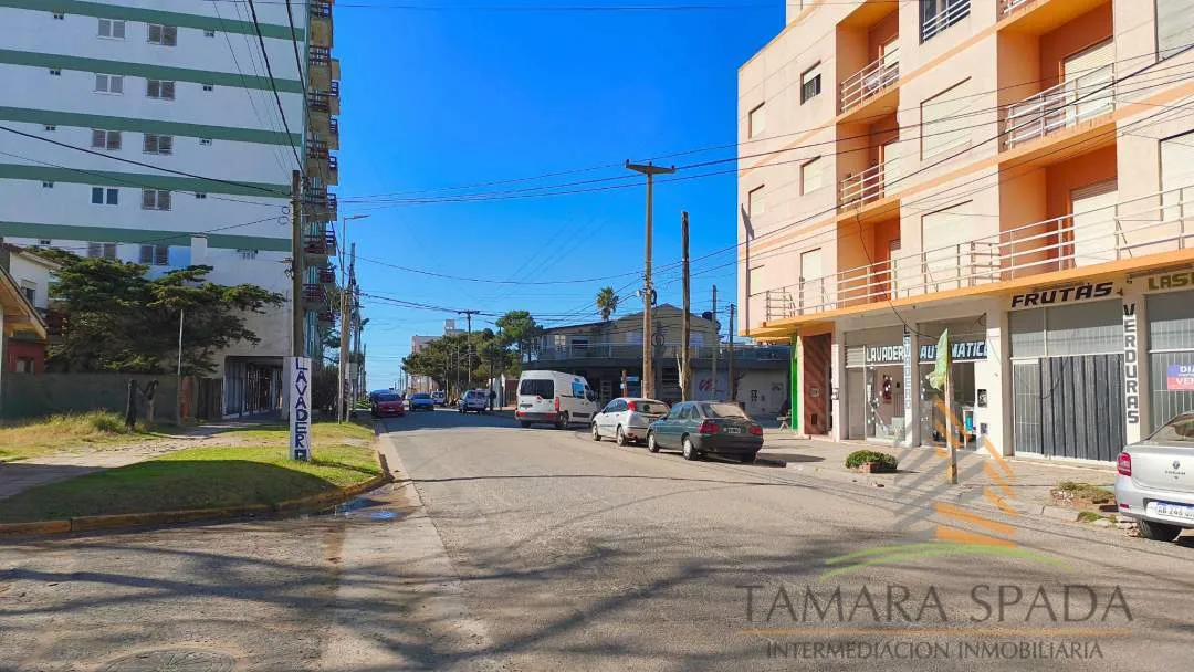 LOCAL CON VIVIENDA EN ZONA COMERCIAL