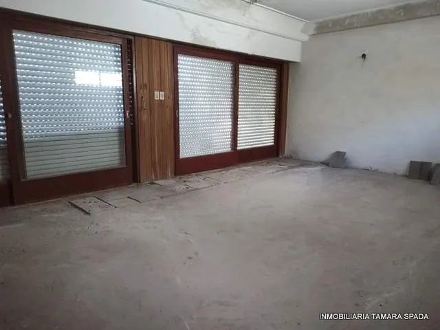 LOCAL CON VIVIENDA EN ZONA COMERCIAL