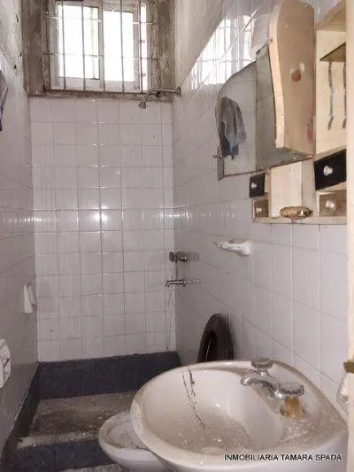 LOCAL CON VIVIENDA EN ZONA COMERCIAL