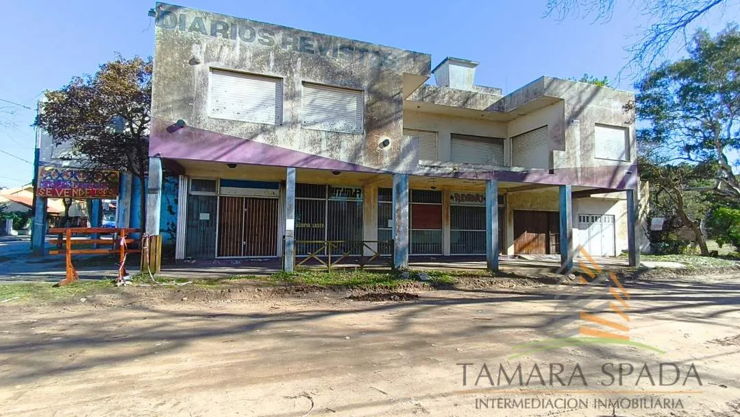 LOCAL CON VIVIENDA EN ZONA COMERCIAL