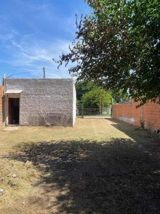 Terreno con Local Comercial en Gral. Rodriguez