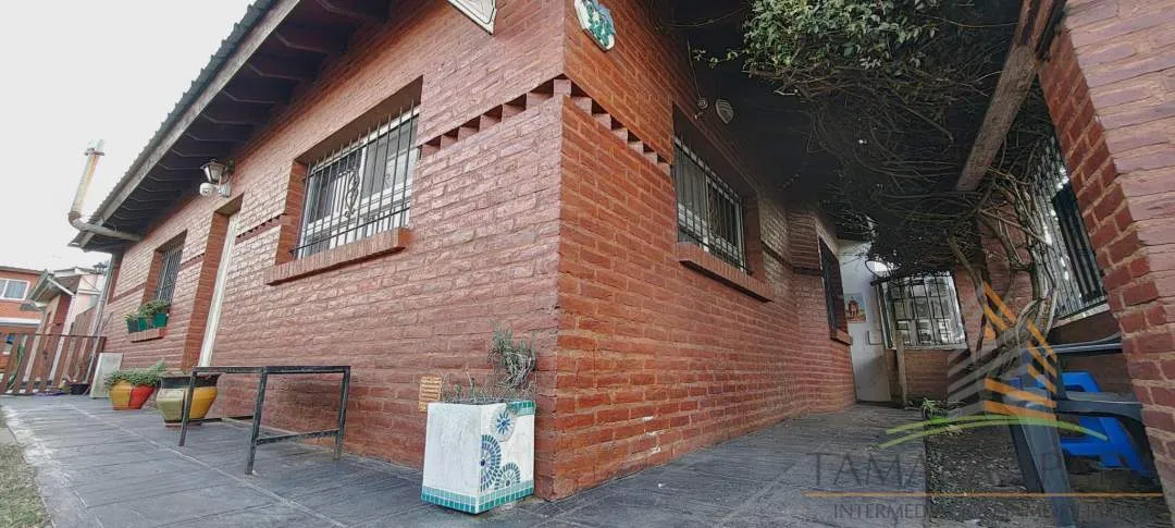 SEIS UNIDADES EN BLOCK EN EL CENTRO DE MAR DEL TUYÚ