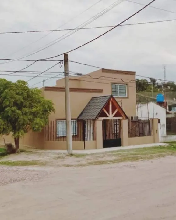 CASA EN VENTA EN Pascual Simone 793, LUJAN
