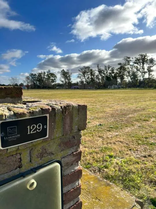 TERRENO DE 2000 M2 EN CLUB DE CAMPO LA ASUNCION, LUJAN
