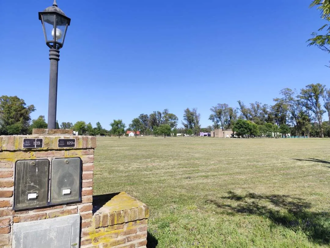TERRENO DE 2000 M2 EN CLUB DE CAMPO LA ASUNCION, LUJAN