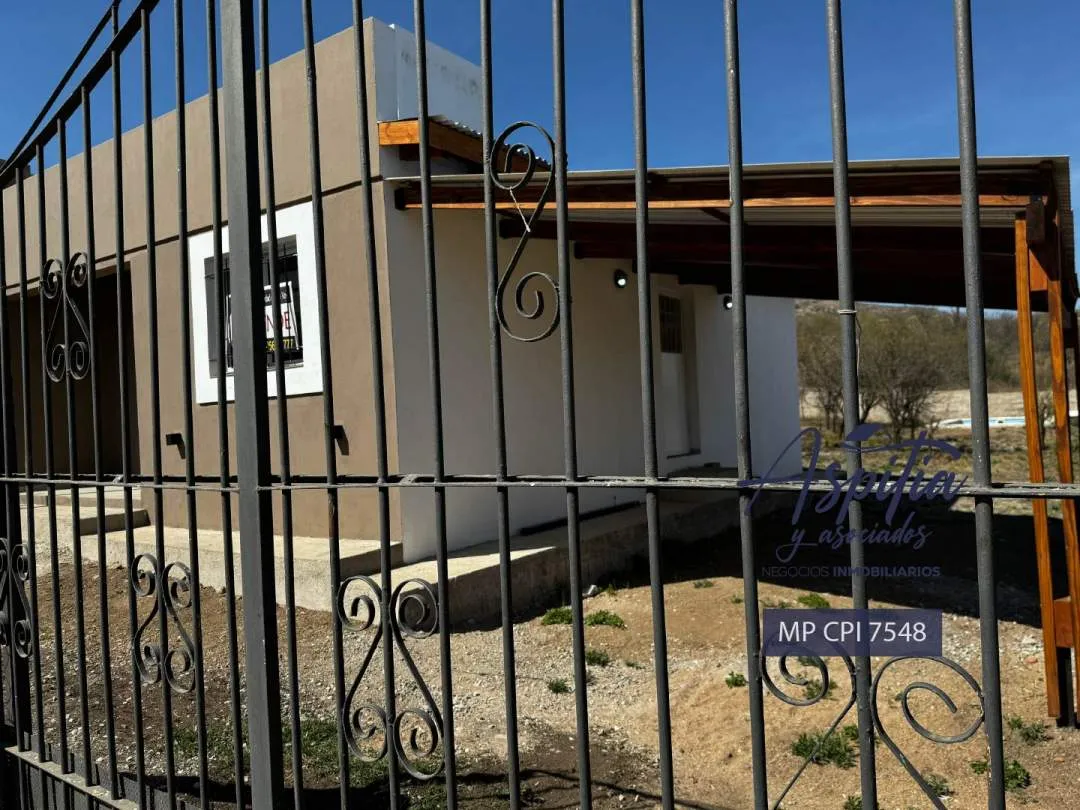 VENTA Casa a estrenar 2 dormitorios – pileta – COMUNA SAN ROQUE