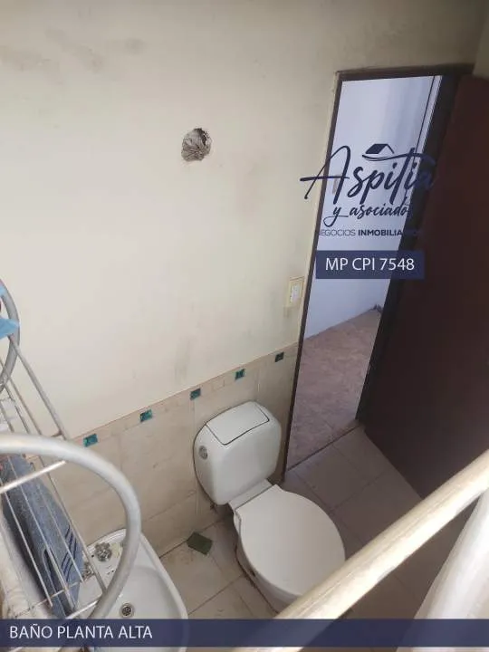 VENTA Hermosa Casa de tres dormitorios con cochera y patio en Nuevo Poeta Lugones