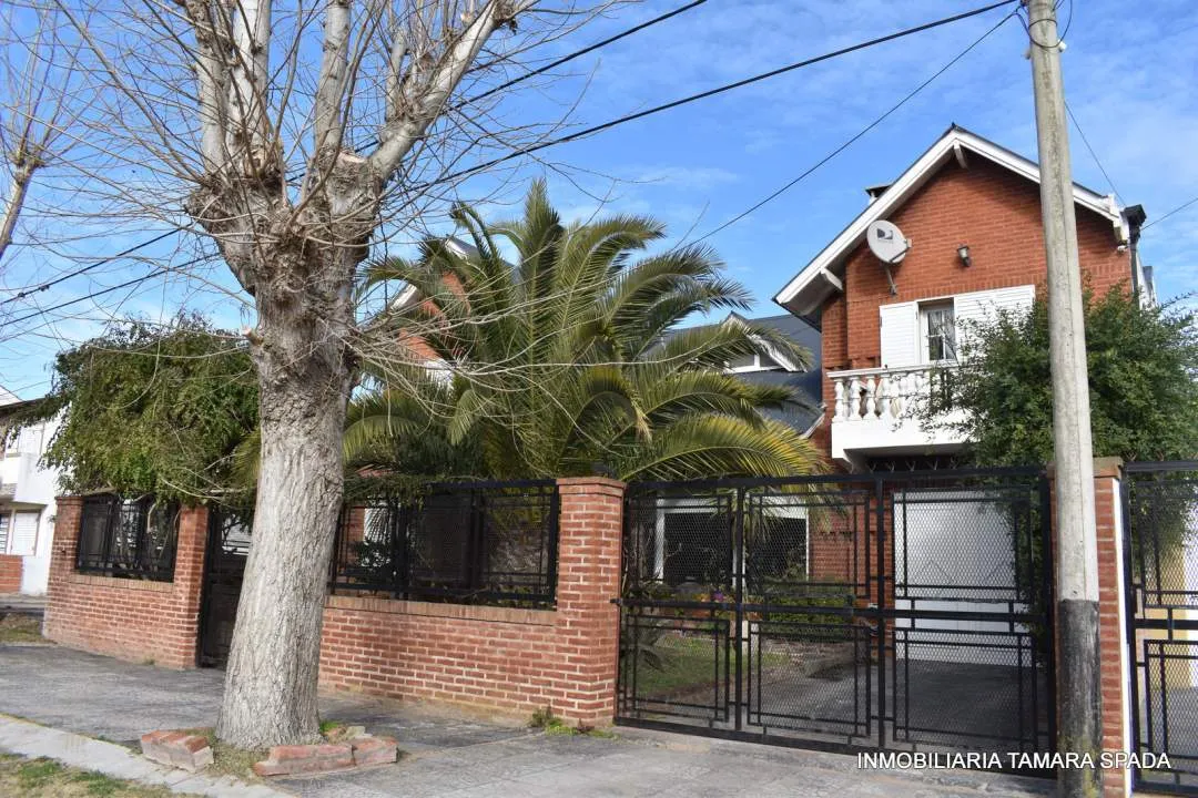 CASA 5 AMBIENTES EN MAR DEL TUYU