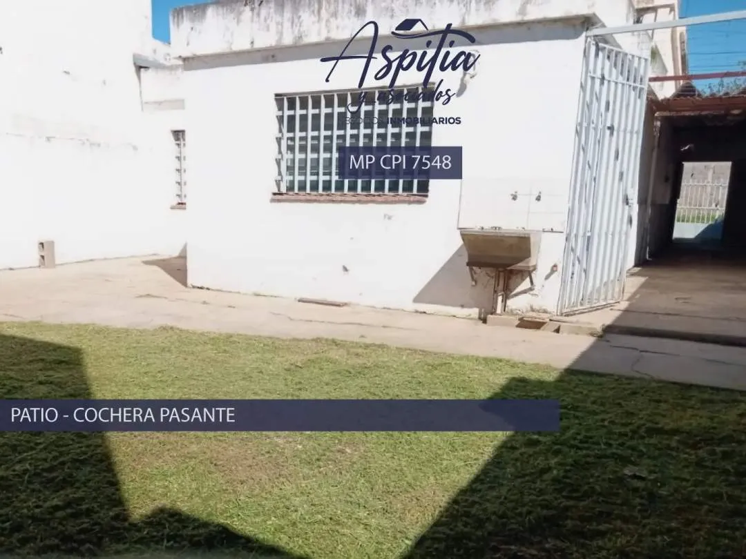 VENTA de casa de 3 dormitorios con patio y cochera en Los Granados Córdoba