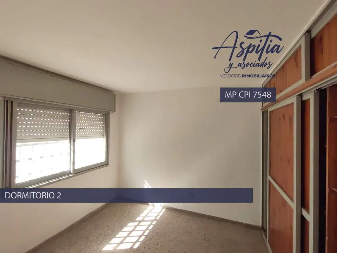 VENTA de casa de 3 dormitorios con patio y cochera en Los Granados Córdoba