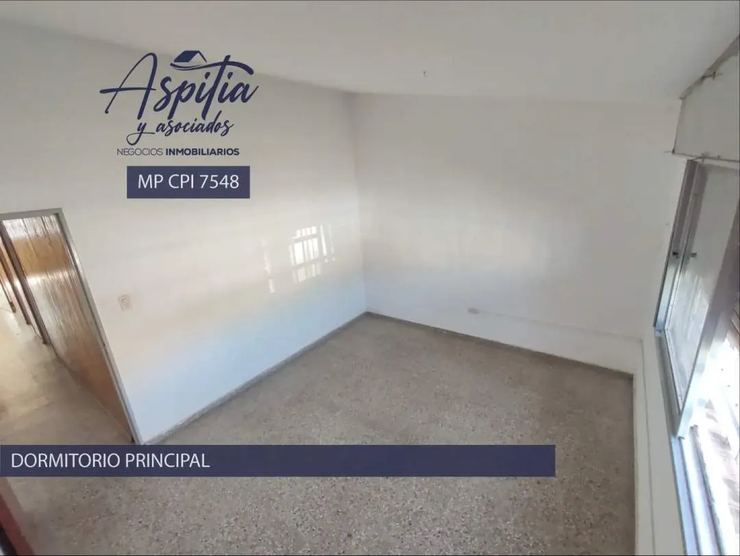 VENTA de casa de 3 dormitorios con patio y cochera en Los Granados Córdoba