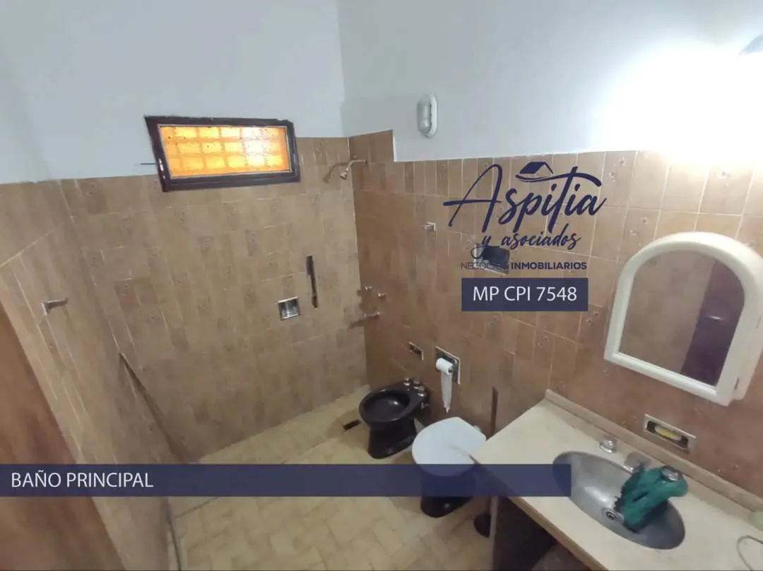 VENTA de casa de 3 dormitorios con patio y cochera en Los Granados Córdoba