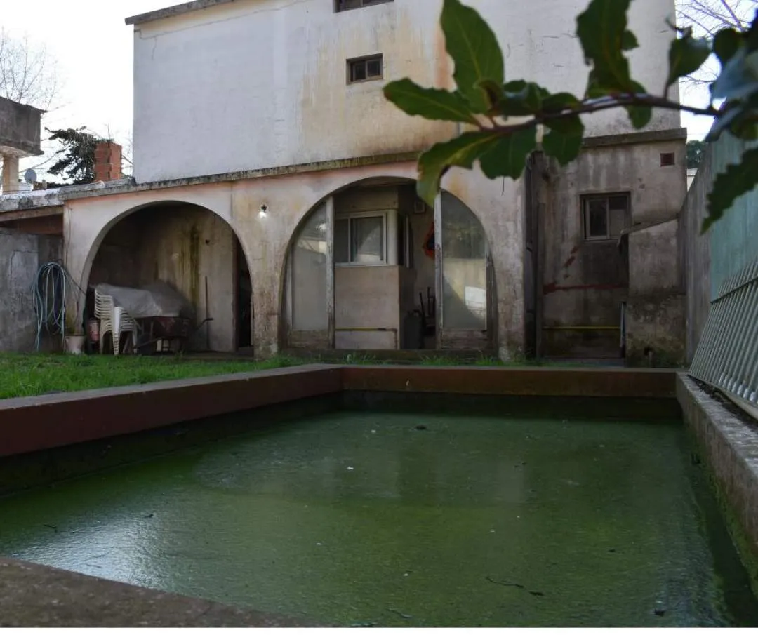 CASA CON PILETA EN BARRIO PARQUE GOLF