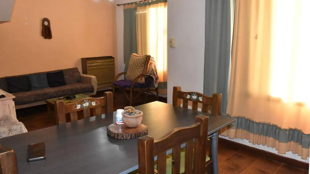 CASA CON PILETA EN BARRIO PARQUE GOLF