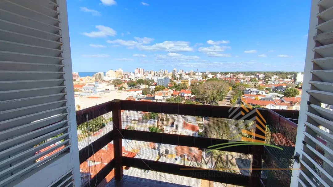 VISTA AL MAR DESDE UN OCTAVO PISO