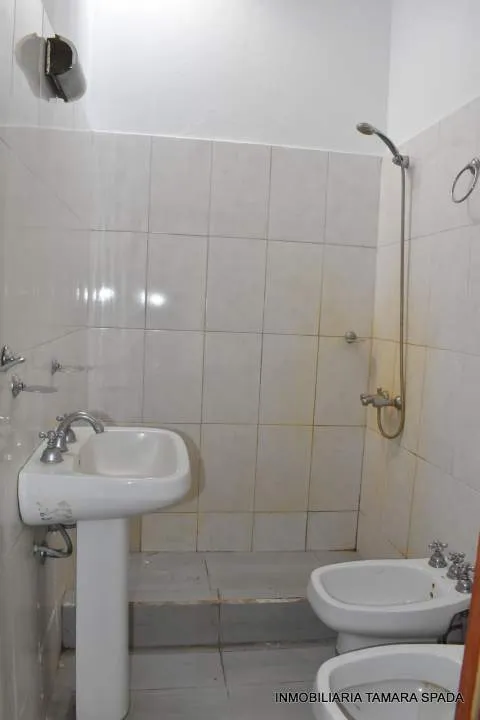 CASA EN LOTE A DOS CUADRAS DEL PARQUE GOLF