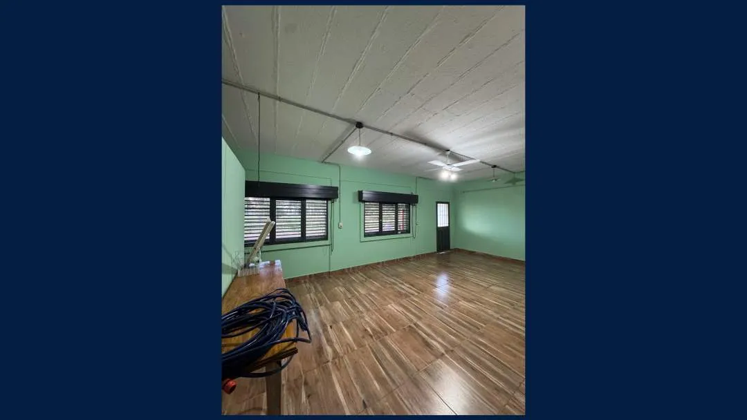 Casa en 2 Plantas y Local Comercial