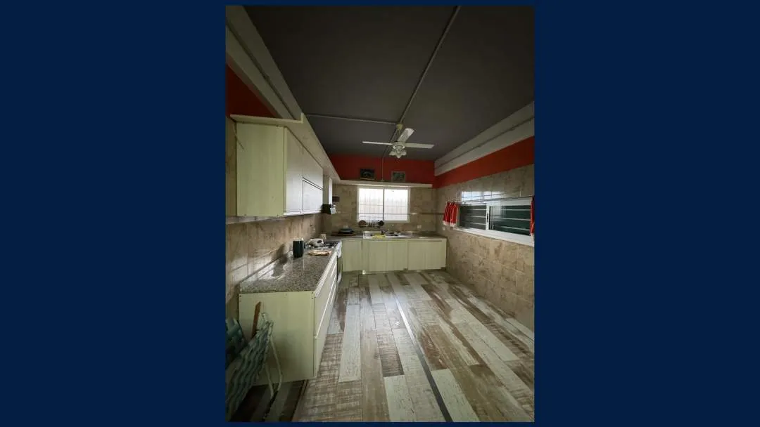 Casa en 2 Plantas y Local Comercial
