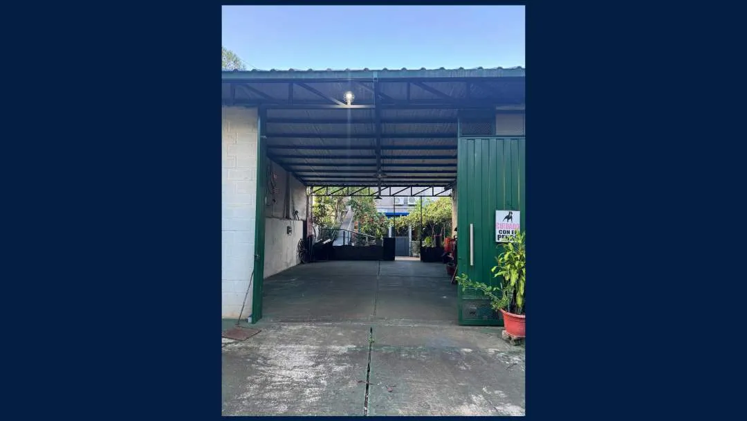 Casa en 2 Plantas y Local Comercial