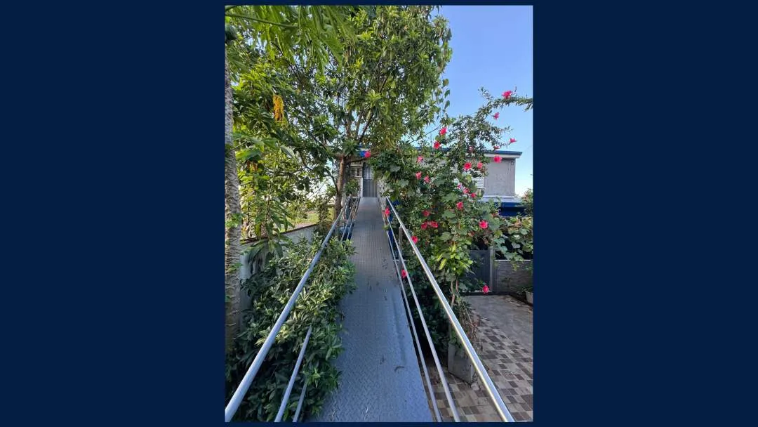 Casa en 2 Plantas y Local Comercial