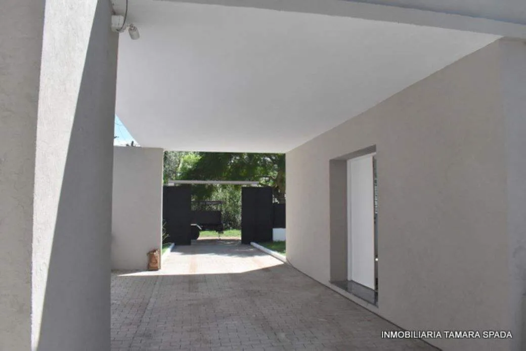 CASA A METROS DE LA CANCHA DE GOLF