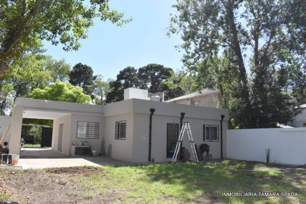 CASA A METROS DE LA CANCHA DE GOLF