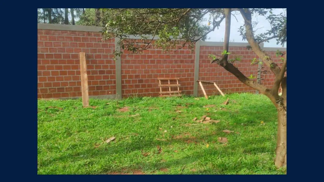 VENTA 2 TERRENOS BALDIOS en esquina con Muro
