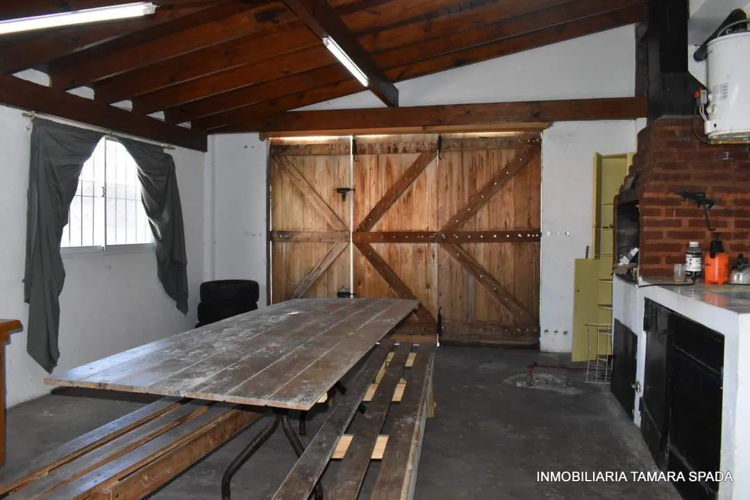 CASA CON QUINCHO Y PARQUE