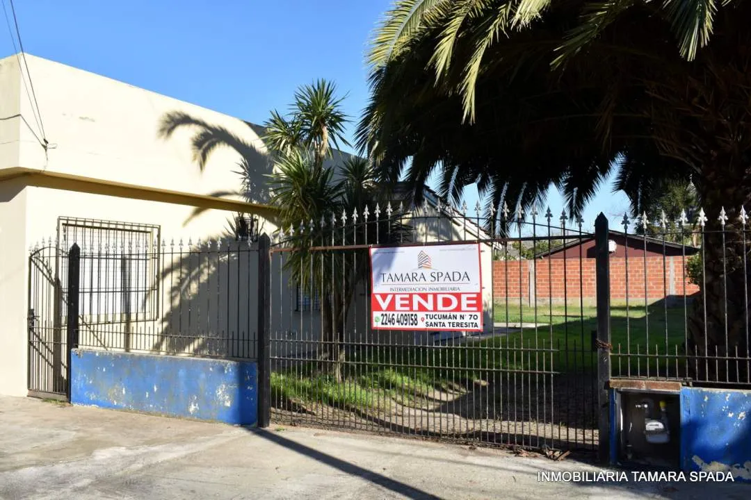 CASA CON QUINCHO Y PARQUE