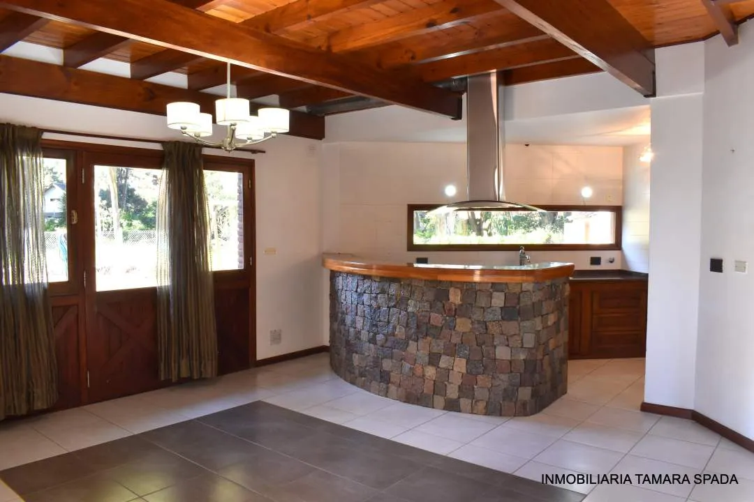 CASA EN SANTA TERESITA SOBRE EL MONTE