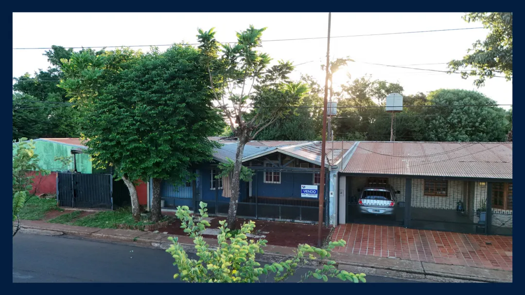 CASA en VENTA sobre Avenida - Posadas