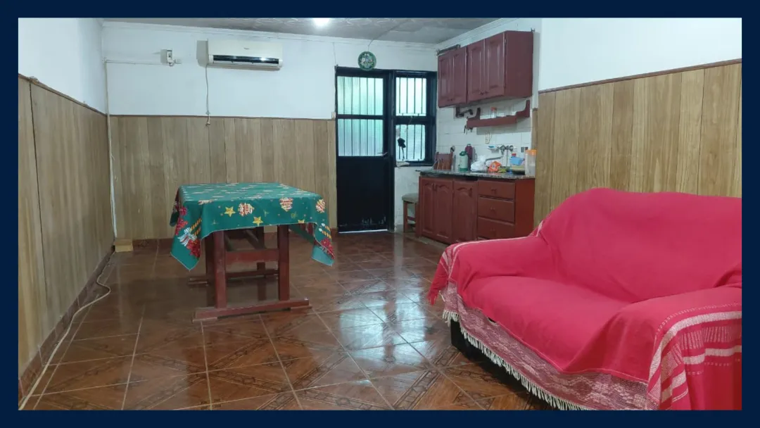 CASA en VENTA sobre Avenida - Posadas