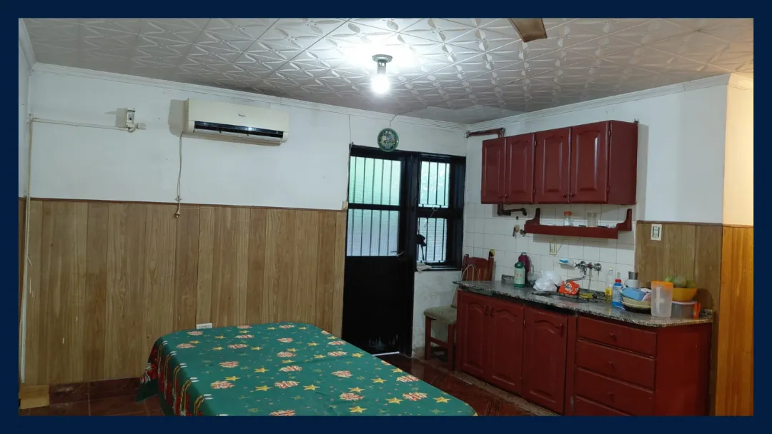 CASA en VENTA sobre Avenida - Posadas